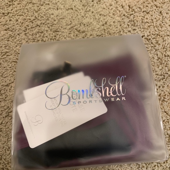 Bombshell Divine Leggings - Picture 3 of 12